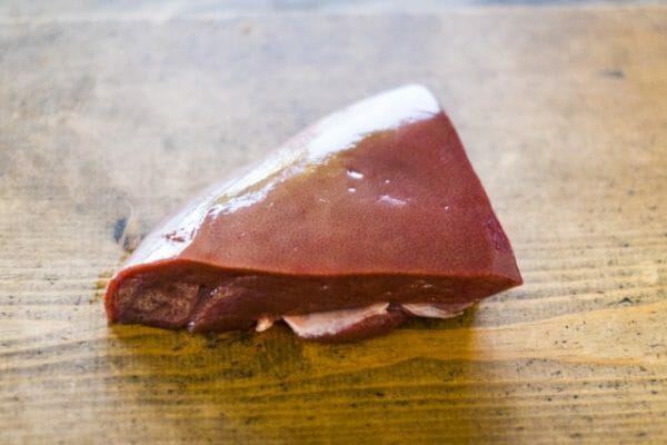 パンと食べすぎると負担のかかる肝臓のイメージ