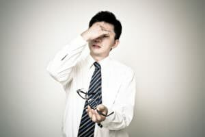 ヘム鉄が足りていなくて貧血になる男性のイメージ