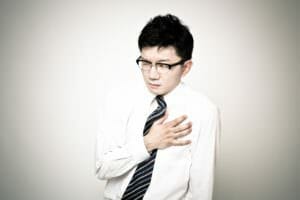 ヘモグロビンが少なくて酸素を運べず酸欠になってしまった男性のイメージ