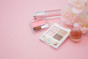 アトピー性皮膚炎でも使える刺激がない化粧品イメージ