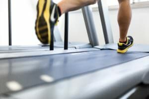 サンナナサロンに行って健康意識が上がりランニングしているイメージ