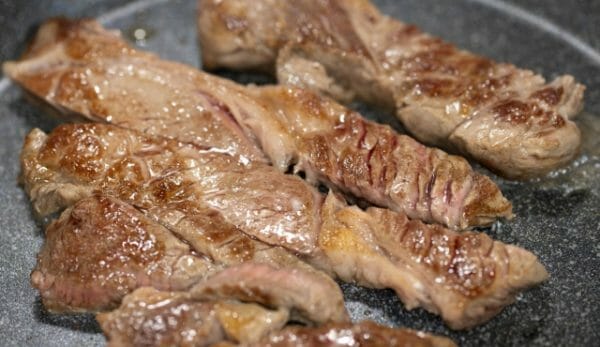 「ヘム鉄」が豊富な食品としてレバー焼肉の画像