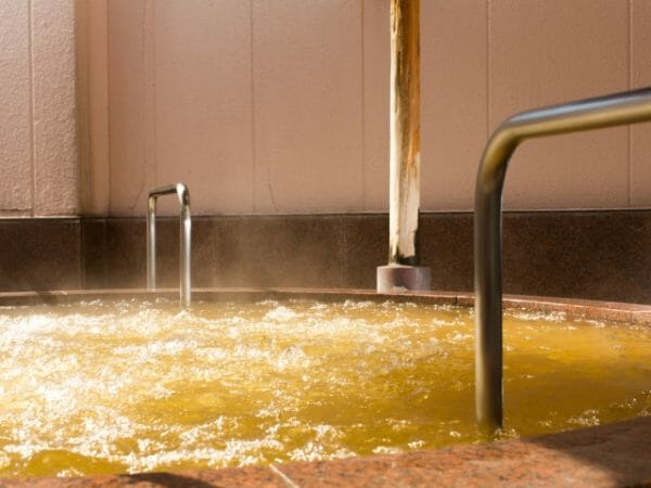 疲れが取れない原因である高い温度の湯船の画像