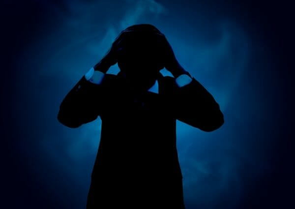 熱湯の風呂に入ることが習慣化しているせいで脳内麻薬と呼ばれるエンドルフィンが分泌している人の画像