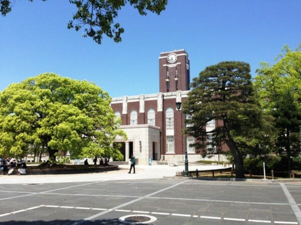 京都大学の進学者数が全国でも有数の新学校のイメージ