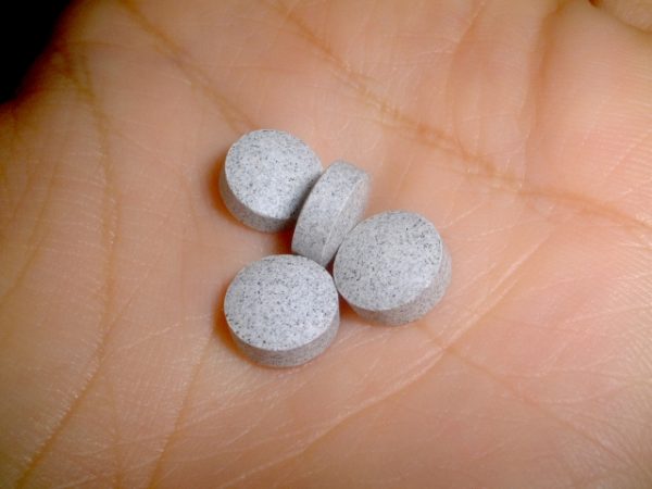 熱と圧力を加えて作られた効果のないサプリメントのイメージ