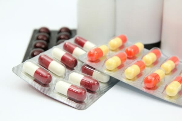 サプリメントの原価や選び方がわかる薬のイメージ