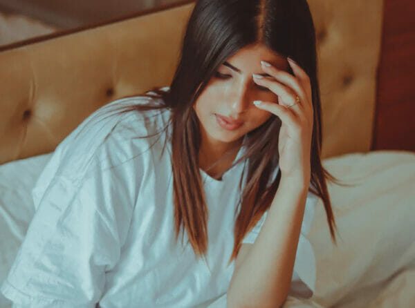血圧は低くないのに朝からすっきりしない女性のイメージ