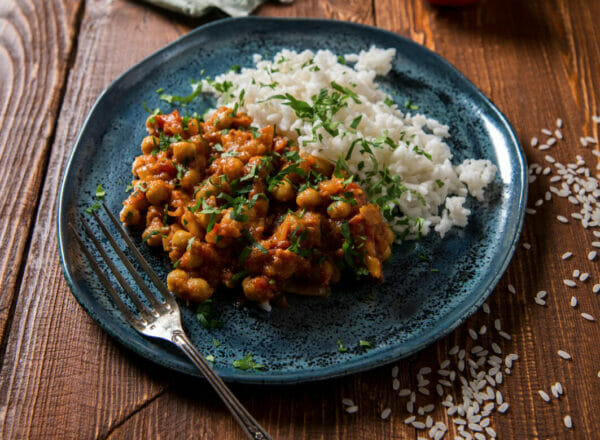 お昼に食べると眠気を誘発するカレーのイメージ