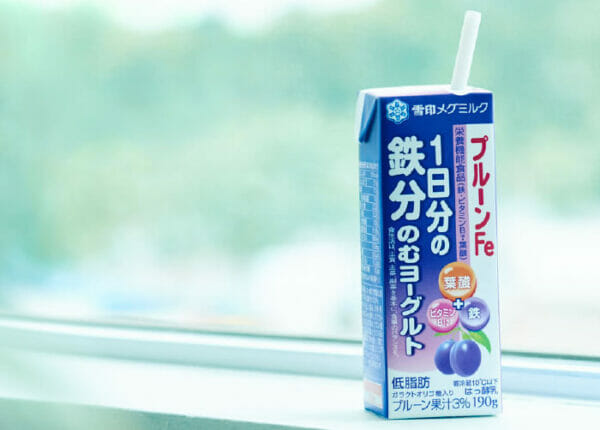 眠気対策に人気の1日分ののむヨーグルト