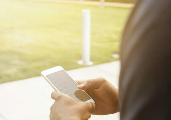 カンジダの原因と免疫力の関係性について調べている人のイメージ