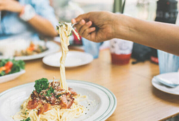 ランチに食べると血糖値が上がって眠くなるパスタのイメージ