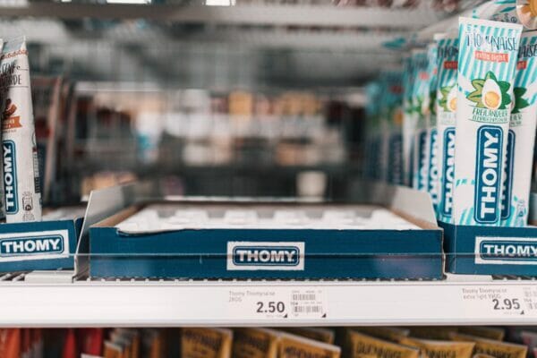 時間がなくてコンビニで済ませようとして選んだスナックのイメージ