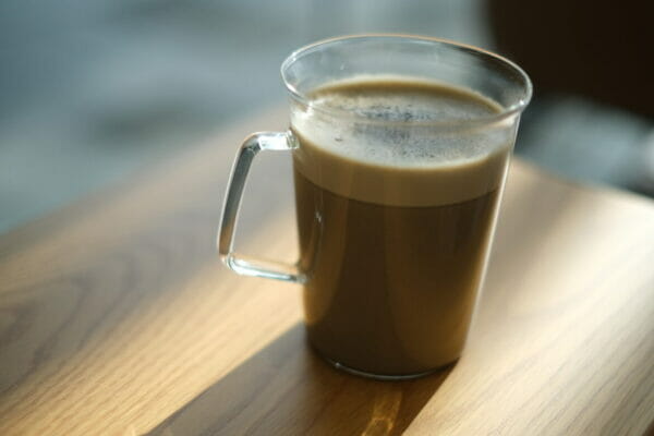 グランフロント大阪で飲んだ和三盆ほうじ茶 ティーラテ(¥595)のイメージ